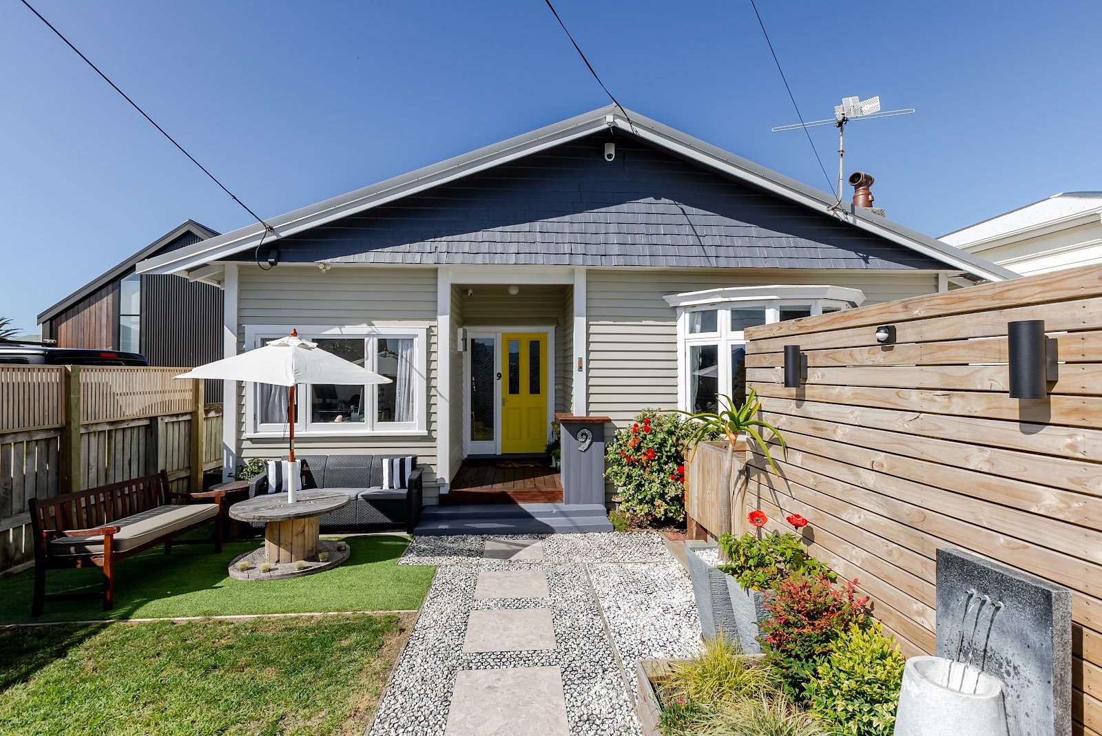 Entertain in Style – Prime Lyall Bay Location